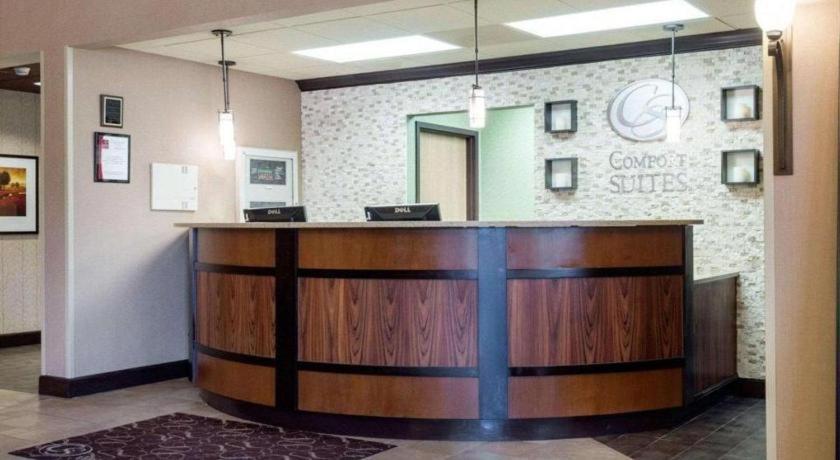 Comfort Suites Starkville Exterior photo